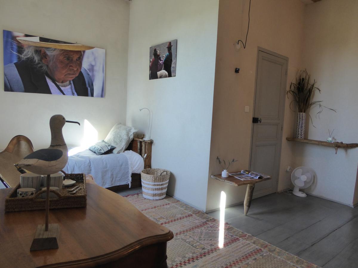 Le Mas Montredon Arles Esterno foto